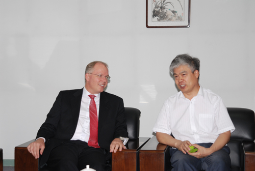 诺维信新任总裁柯铭先生拜访市外企协会会长王树培先生